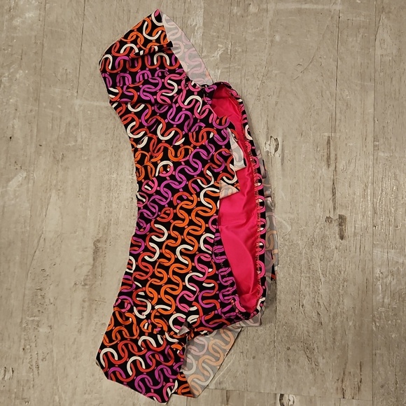 💕TRINA TURK💕 Echo Off The Shoulder Ruffle Bandeau Swim Top Chain Print 6 NWOT - Picture 9 of 12